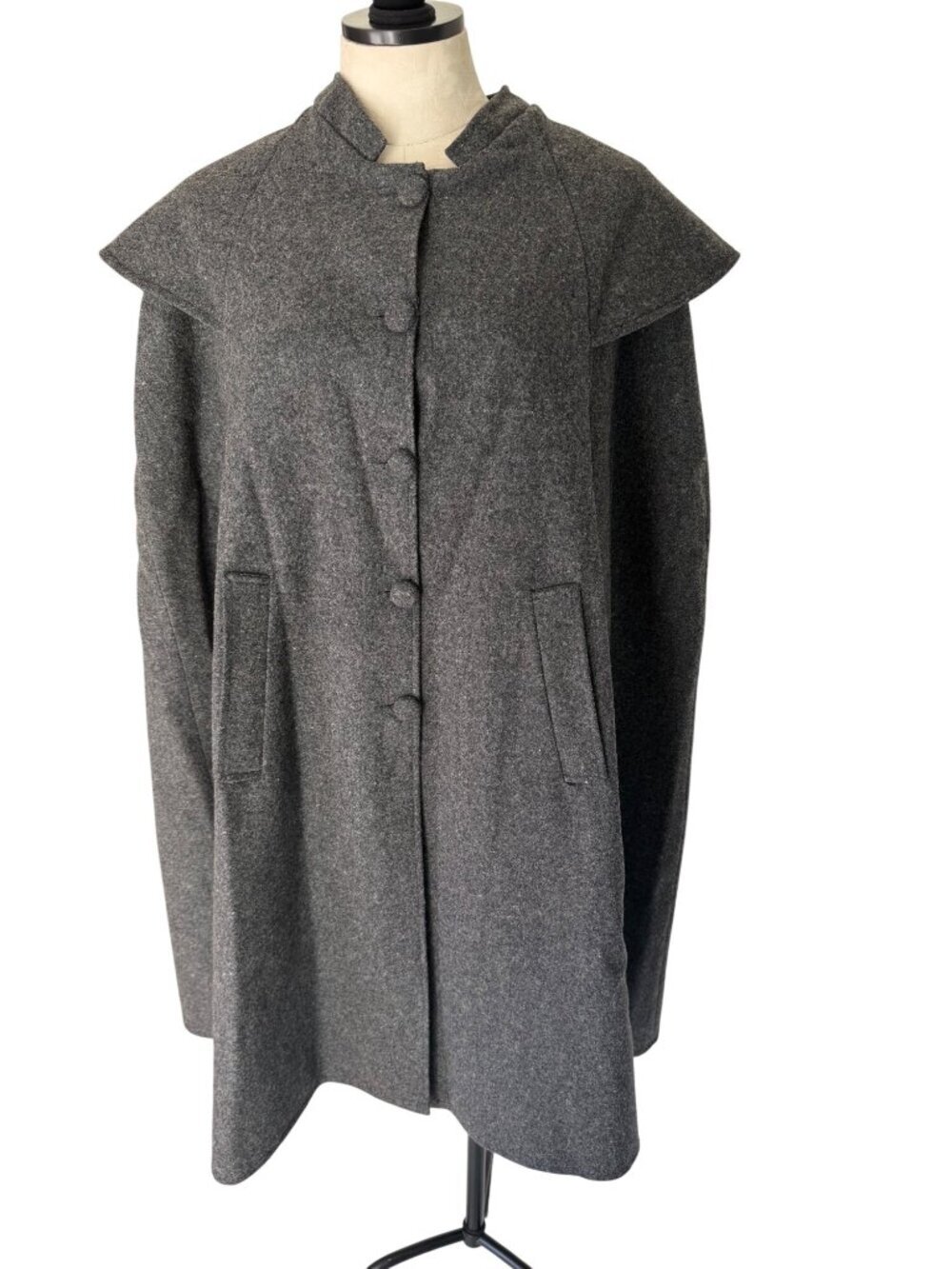 Vintage Womens Covered Button Down Cape Coat Size M/L Gray Wool Lined Pocket
